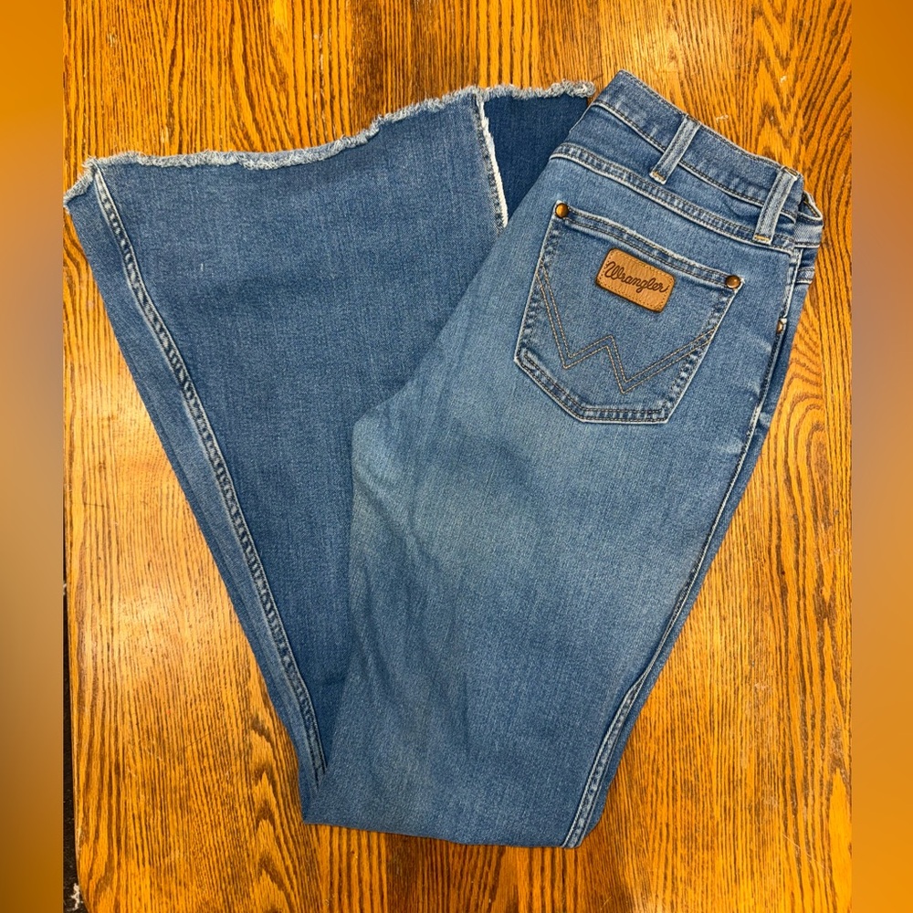 Wrangler Women's Classic Blue Flare Jeans